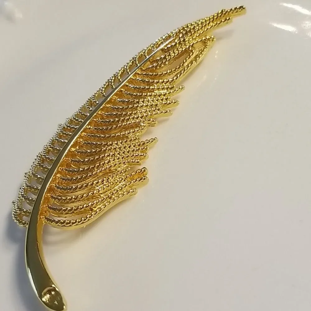 Vintage: 60's Monet Leaf Brooch